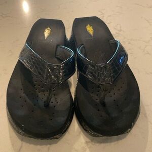 Womens volatile black flip flops size 8